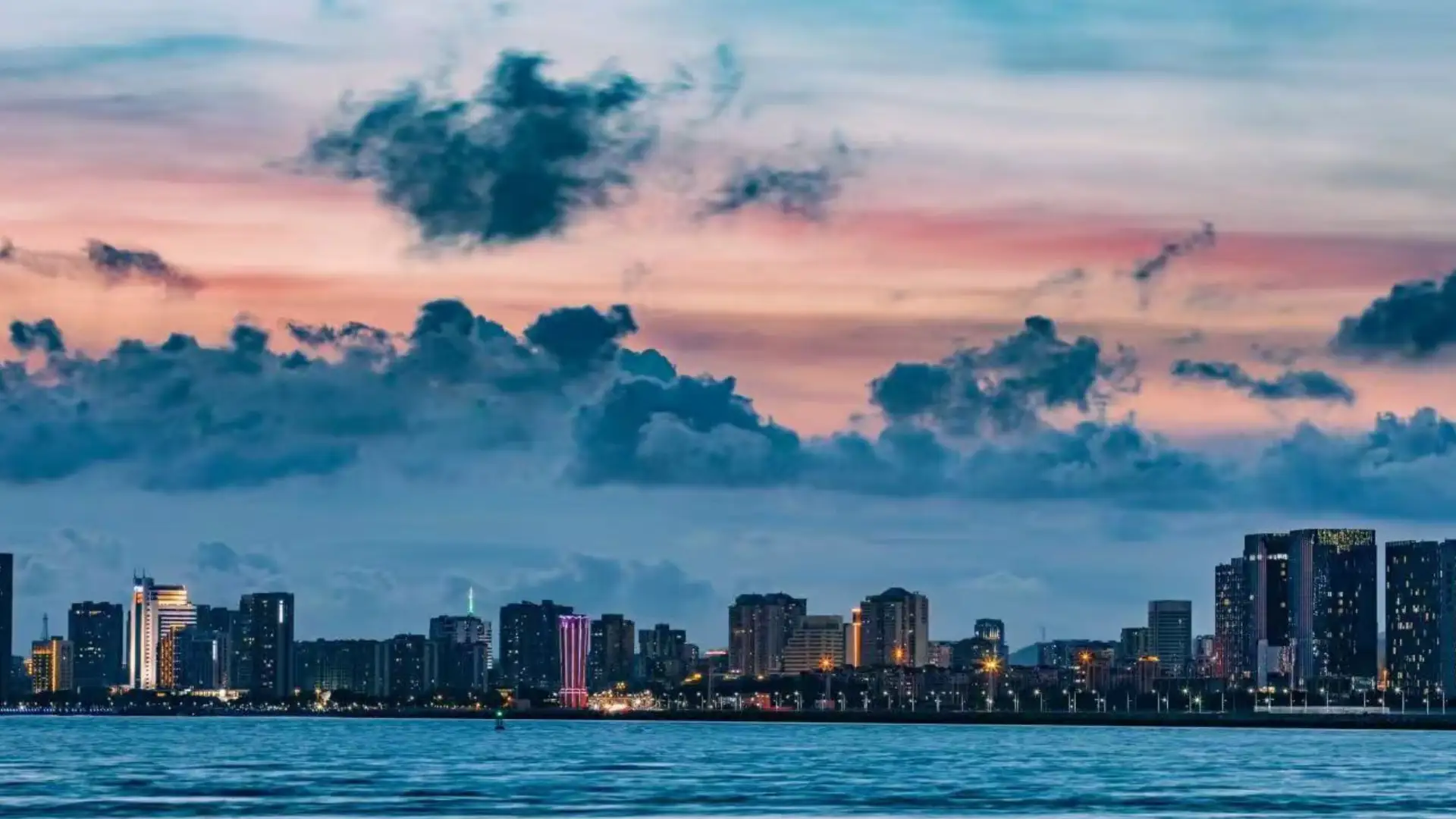 Shantou Longhu District Skyline